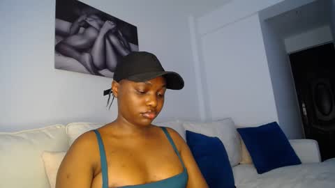 Snapshot of cute_ass18 chatting on 02-13-25, 11:50 Liya online show from 02-13-25, 11:50