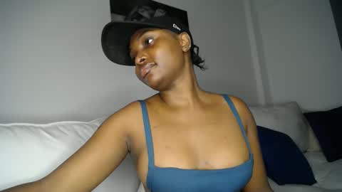 Snapshot of cute_ass18 chatting on 02-13-25, 06:27 Liya online show from 02-13-25, 06:27