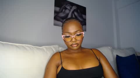Snapshot of cute_ass18 chatting on 02-18-25, 01:00 Liya online show from 02-18-25, 01:00