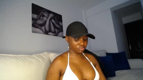 Snapshot of cute_ass18 chatting on 02-26-25, 01:30 Liya online show from 02-26-25, 01:30