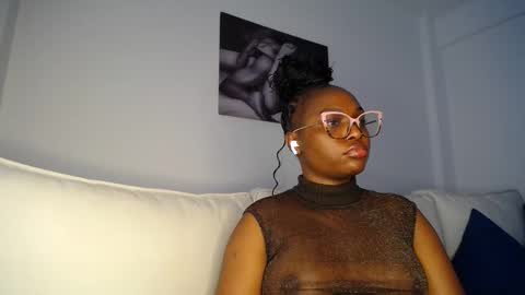 Snapshot of cute_ass18 chatting on 02-28-25, 10:30 Liya online show from 02-28-25, 10:30