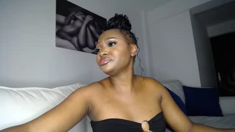 Snapshot of cute_ass18 chatting on 03-03-25, 07:28 Liya online show from 03-03-25, 07:28