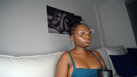 Snapshot of cute_ass18 chatting on 03-04-25, 08:38 Liya online show from 03-04-25, 08:38