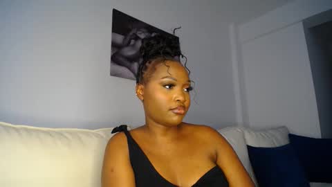 Snapshot of cute_ass18 chatting on 03-06-25, 12:30 Liya online show from 03-06-25, 12:30