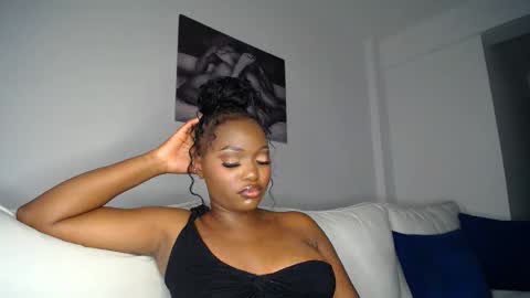 Snapshot of cute_ass18 chatting on 03-06-25, 03:35 Liya online show from 03-06-25, 03:35