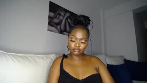 Snapshot of cute_ass18 chatting on 03-06-25, 06:37 Liya online show from 03-06-25, 06:37