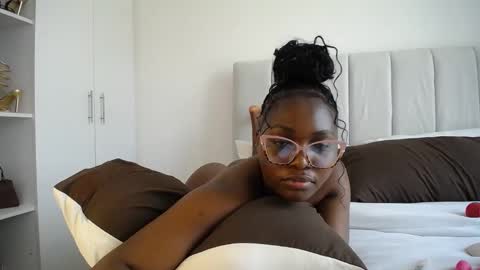 Snapshot of cute_ass18 chatting on 03-08-25, 11:48 Liya online show from 03-08-25, 11:48