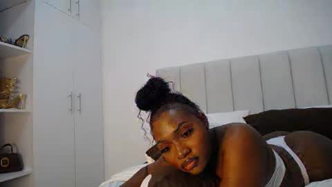 Snapshot of cute_ass18 chatting on 03-09-25, 05:28 Liya online show from 03-09-25, 05:28
