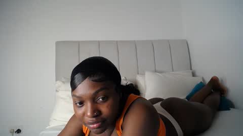 Snapshot of cute_ass18 chatting on 09-15-25, 06:52 Liya online show from 09-15-25, 06:52