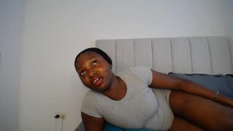 Snapshot of cute_ass18 chatting on 09-23-25, 09:34 Liya online show from 09-23-25, 09:34