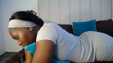 Snapshot of cute_ass18 chatting on 10-06-25, 08:45 Liya online show from 10-06-25, 08:45