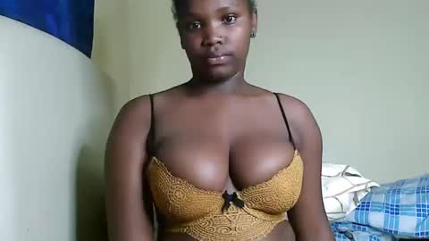 Snapshot of cute_beb2 chatting on 01-18-25, 12:26 V EE online show from 01-18-25, 12:26