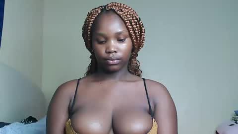 Snapshot of cute_beb2 chatting on 01-27-25, 01:09 V EE online show from 01-27-25, 01:09