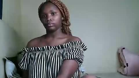 Snapshot of cute_beb2 chatting on 01-30-25, 12:48 V EE online show from 01-30-25, 12:48