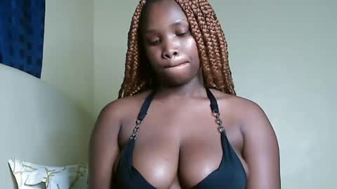 Snapshot of cute_beb2 chatting on 02-18-25, 12:17 V EE online show from 02-18-25, 12:17