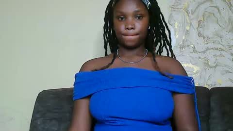 Snapshot of cute_beb2 chatting on 02-28-25, 12:20 V EE online show from 02-28-25, 12:20