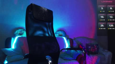 Snapshot of cute_betty chatting on 12-24-24, 04:11 Betty online show from 12-24-24, 04:11