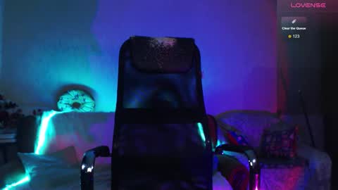 Snapshot of cute_betty chatting on 11-15-25, 04:25 Betty online show from 11-15-25, 04:25