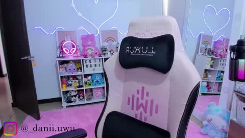 Snapshot of cute_dani__ chatting on 02-09-26, 02:21 Dani online show from 02-09-26, 02:21