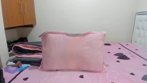 Snapshot of cute_gee43 chatting on 09-09-25, 07:02 cute_gee43 online show from 09-09-25, 07:02