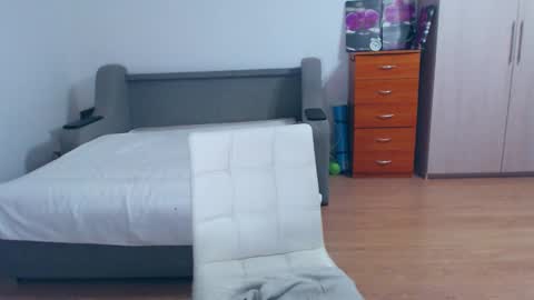 cute_jes online show from 01-09-25, 06:04