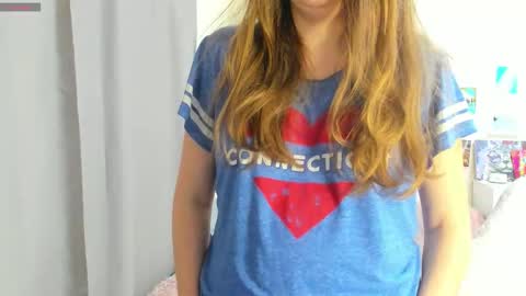 Snapshot of cute_kate0 chatting on 10-22-25, 10:26 cute_kate0 online show from 10-22-25, 10:26