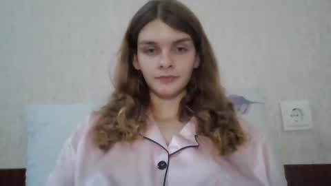 cute_kitte online show from 12-23-24, 10:12
