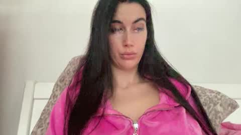 Snapshot of cute_kriss94 chatting on 01-12-26, 12:43 cute_kriss94 online show from 01-12-26, 12:43