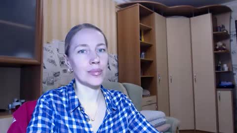 cute_lion_ online show from 03-18-26, 01:36