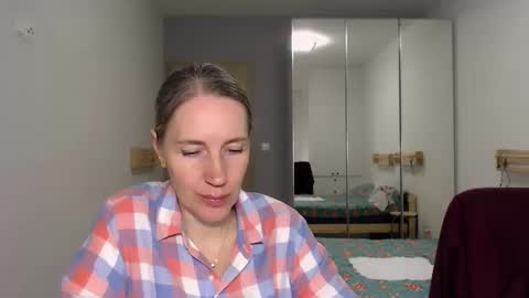 cute_lion_ online show from 04-19-26, 06:10