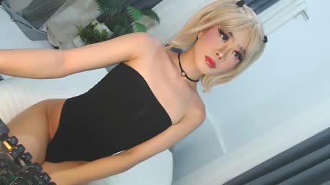 Snapshot of cute_maloi chatting on 05-10-26, 05:29 Jane online show from 05-10-26, 05:29