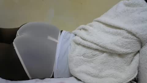cute_perry online show from 10-04-25, 06:17