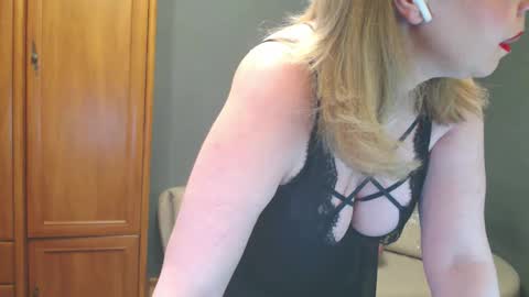cute_phoenix online show from 05-15-26, 04:47