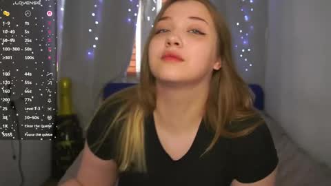 Snapshot of cute_sharloti chatting on 05-31-26, 06:09 Sasha online show from 05-31-26, 06:09