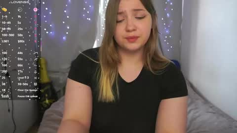 Snapshot of cute_sharloti chatting on 06-01-26, 05:36 Sasha online show from 06-01-26, 05:36