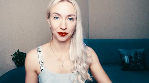 cute_smile_shy online show from 12-28-24, 05:35