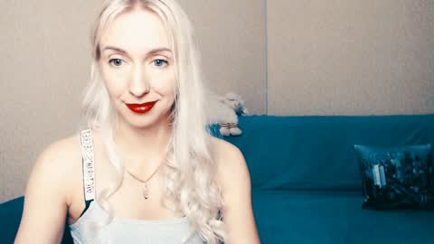 cute_smile_shy online show from 12-28-24, 08:36