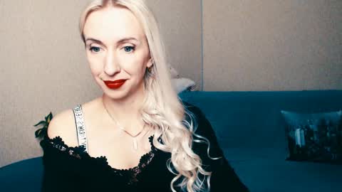 cute_smile_shy online show from 01-11-25, 03:34