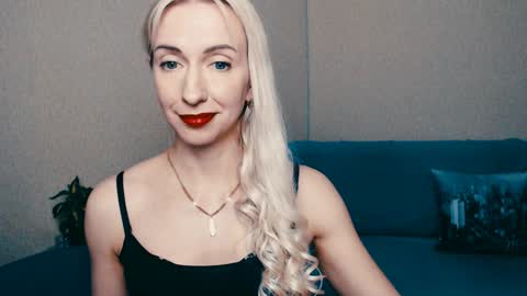 cute_smile_shy online show from 01-21-25, 10:19