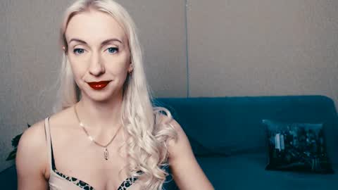 cute_smile_shy online show from 02-13-25, 07:52