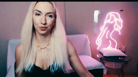 cute_smile_shy online show from 09-11-25, 07:47