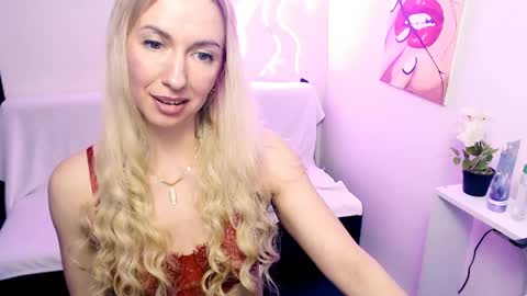 cute_smile_shy online show from 04-19-26, 08:35