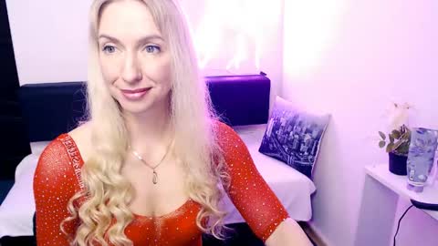 Snapshot of cute_smile_shy chatting on 05-05-26, 08:39 cute_smile_shy online show from 05-05-26, 08:39