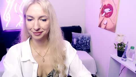 Snapshot of cute_smile_shy chatting on 06-06-26, 10:25 cute_smile_shy online show from 06-06-26, 10:25