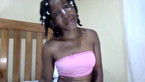 cute_xeniah online show from 10-15-25, 03:23