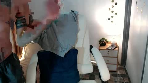 Snapshot of cuteasiancock98 chatting on 01-24-25, 12:10 Steph online show from 01-24-25, 12:10