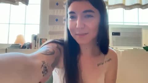 Snapshot of cuteballoons chatting on 09-18-25, 05:37 CuteBalloons online show from 09-18-25, 05:37