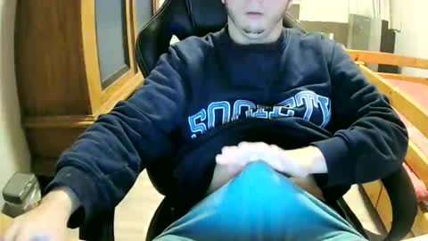 Snapshot of cuteboy090 chatting on 10-19-25, 01:34 Cuteboy090 online show from 10-19-25, 01:34