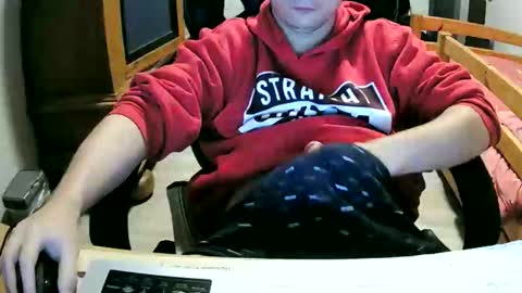 Snapshot of cuteboy090 chatting on 10-21-25, 02:07 Cuteboy090 online show from 10-21-25, 02:07