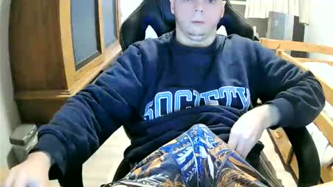 Snapshot of cuteboy090 chatting on 10-28-25, 11:36 Cuteboy090 online show from 10-28-25, 11:36